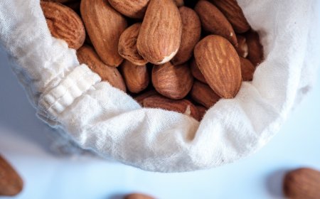 هل هناك طلب محلي أو دولي على اللوز؟